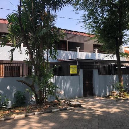 Oyo 90482 Rumah Oma Syariah Kupang  Eksteriør bilde