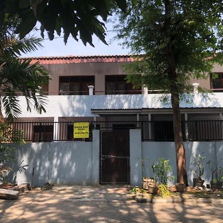 Oyo 90482 Rumah Oma Syariah Kupang  Eksteriør bilde