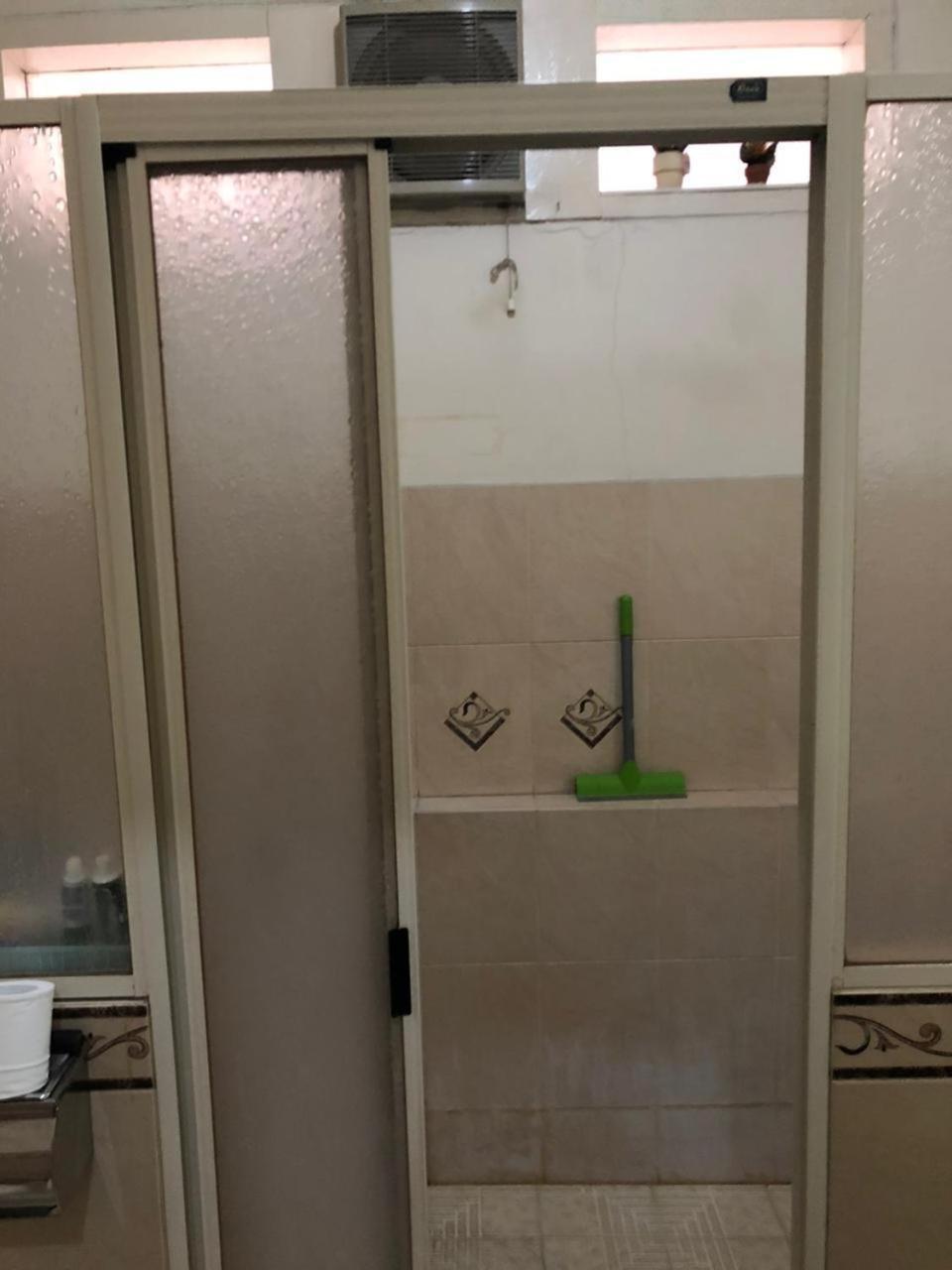Oyo 90482 Rumah Oma Syariah Kupang  Eksteriør bilde