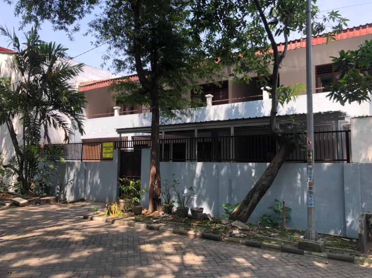 Oyo 90482 Rumah Oma Syariah Kupang  Eksteriør bilde