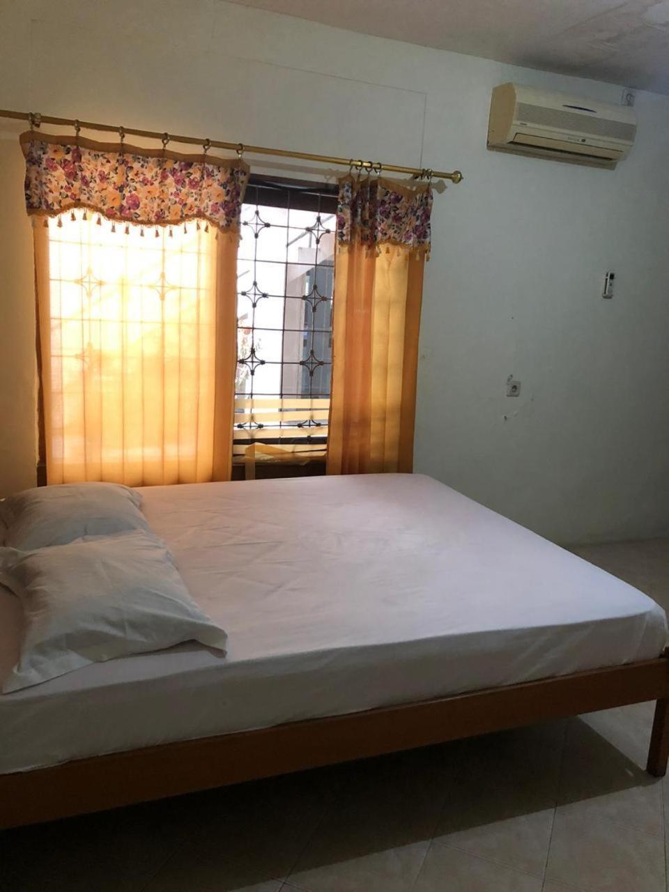 Oyo 90482 Rumah Oma Syariah Kupang  Eksteriør bilde